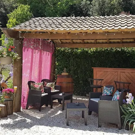 Bed & Breakfast Le Clos Du Cedre 3*